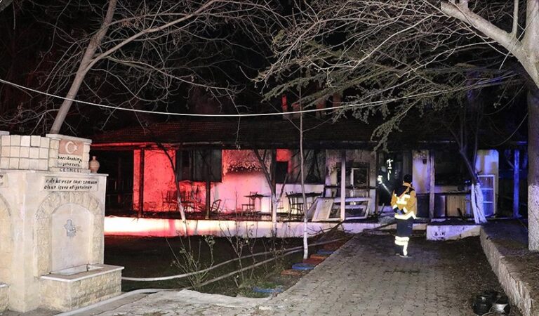 Denizli’de restoranda çıkan yangında 3 kişi öldü