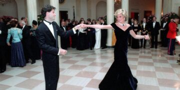 John Travolta, Prenses Diana ile dans etmenin 'bir peri masalı gibi' olduğunu söylüyor