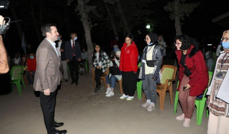Bakan Yardımcısı Kıran Astronomi ve Uzay Kampında gençlerle buluştu