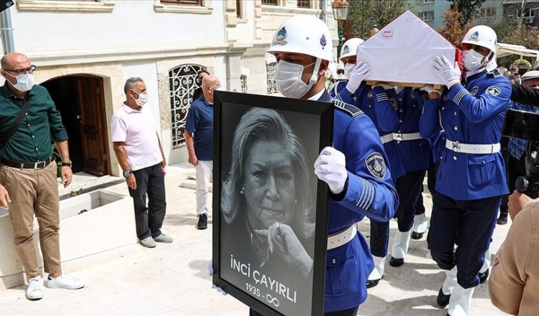 Sanatçı İnci Çayırlı son yolculuğuna uğurlandı